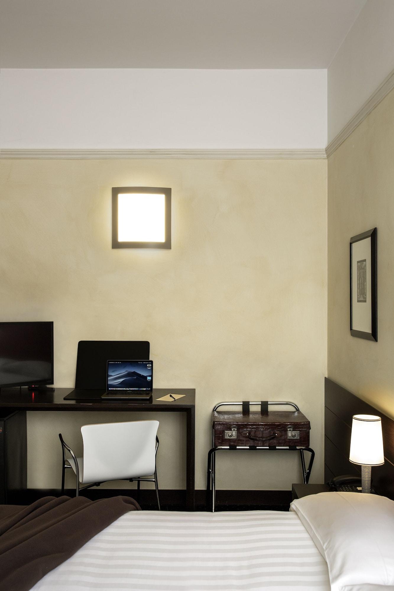 Hotel Colombia Milan Bagian luar foto