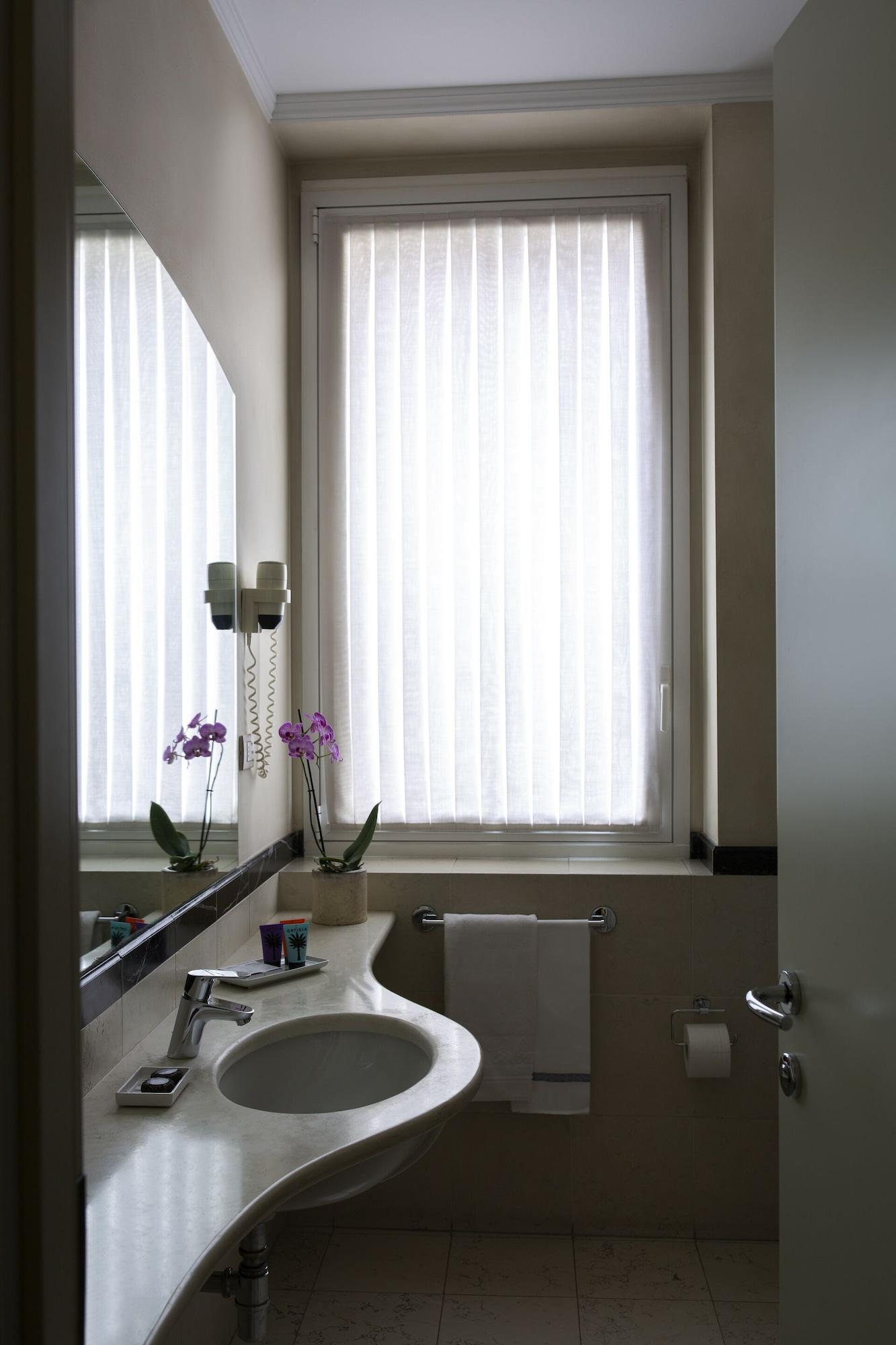 Hotel Colombia Milan Bagian luar foto