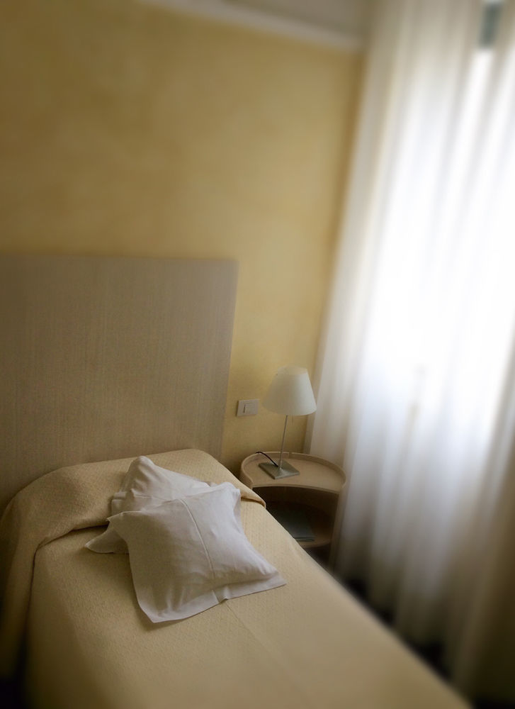 Hotel Colombia Milan Bagian luar foto